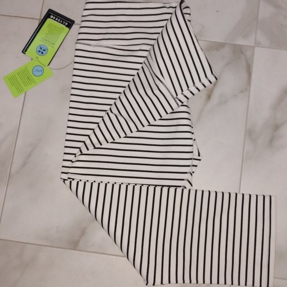 Glyder Mantra Crop White & Black Stripe (Lululemon Quiet Stripe dupe) - Picture 5 of 13